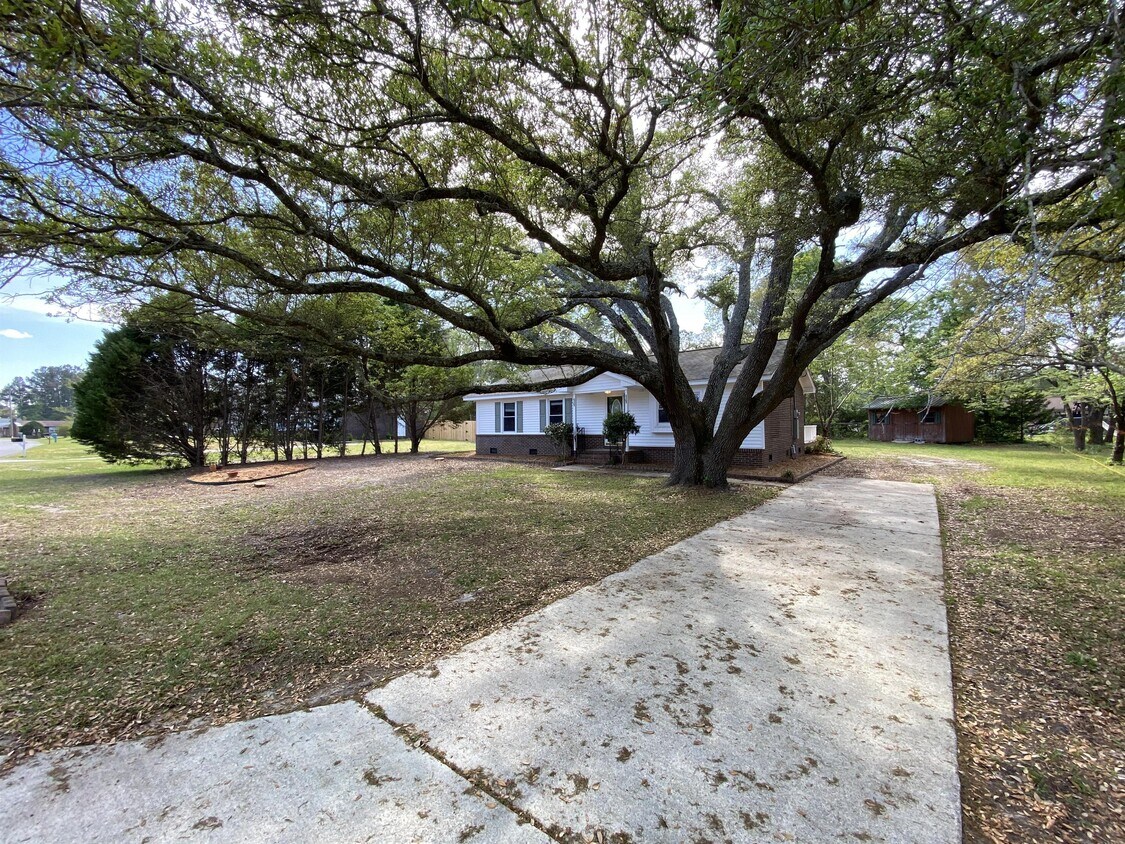 Primary Photo - 211 Deerfield Rd