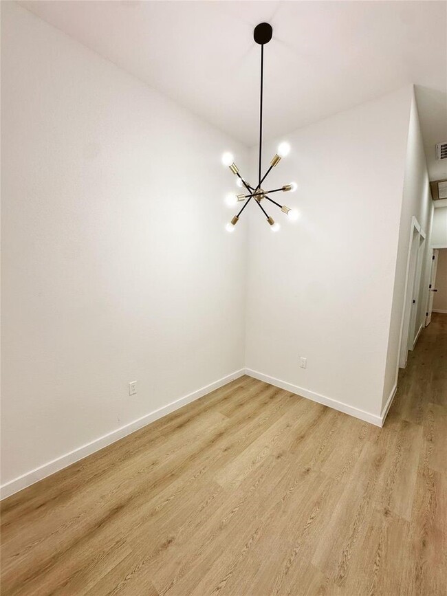 Foto del edificio - 9705 Garcroft St