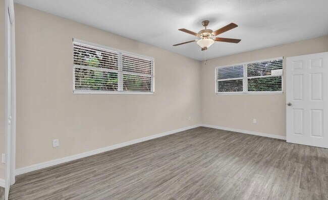 Foto del edificio - 4546 Lane Ave S