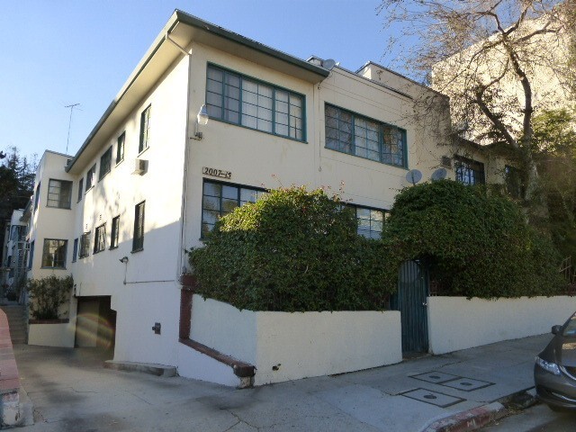 Building Photo - 2015 Argyle Ave