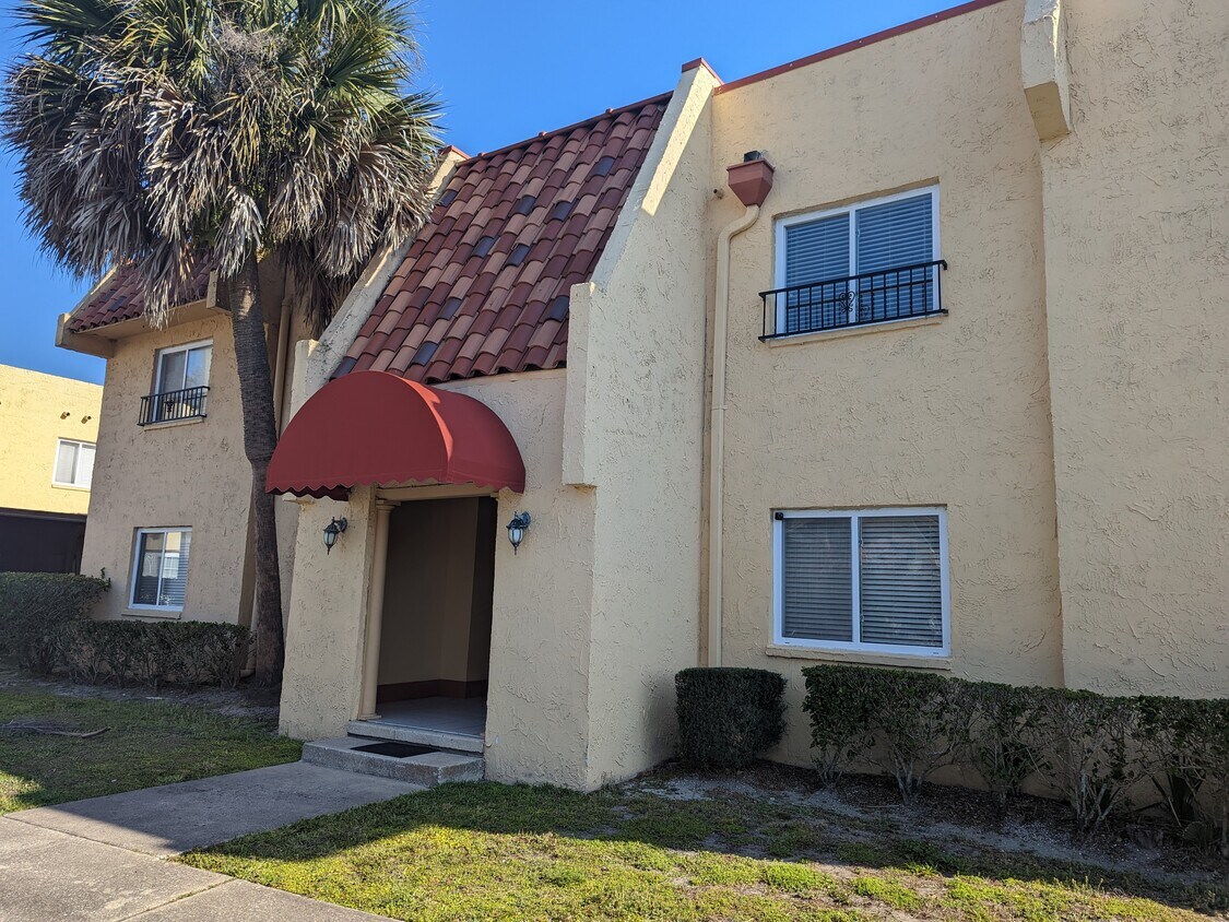 Foto principal - 6619 La Mirada Dr W