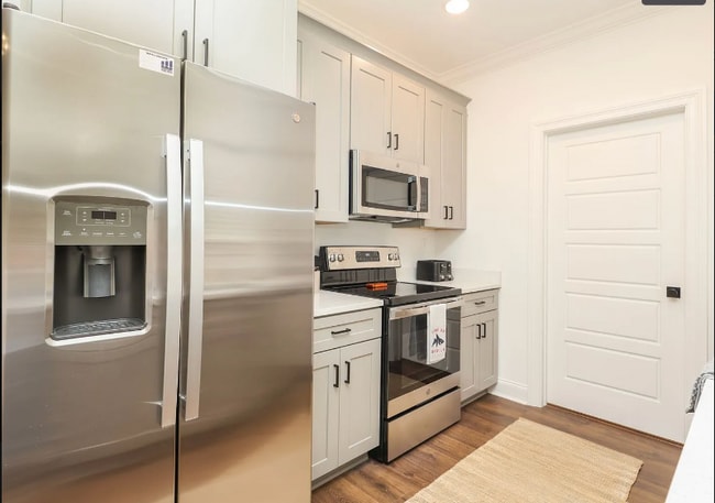 Building Photo - 510 Meadowcrest Dr