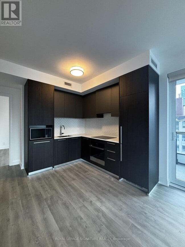 Photo du bâtiment - 65 Broadway Ave