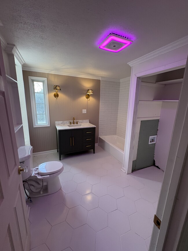 Building Photo - 589 Mountain Rd