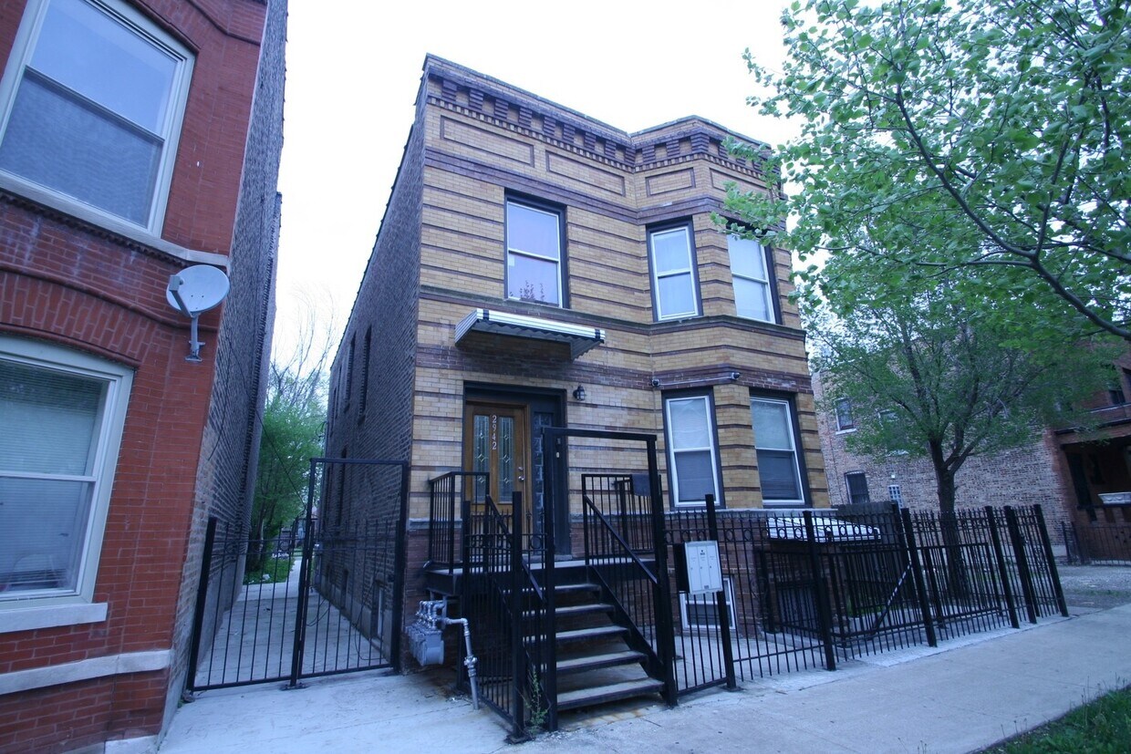 Primary Photo - 2942 W Lexington St
