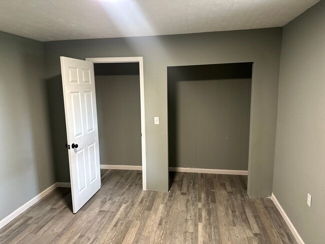 Building Photo - 3 bedroom 2 bathroom