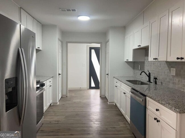Foto del edificio - 5760 Penfield Pl