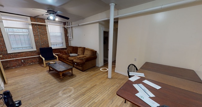 Building Photo - 447 Park Dr
