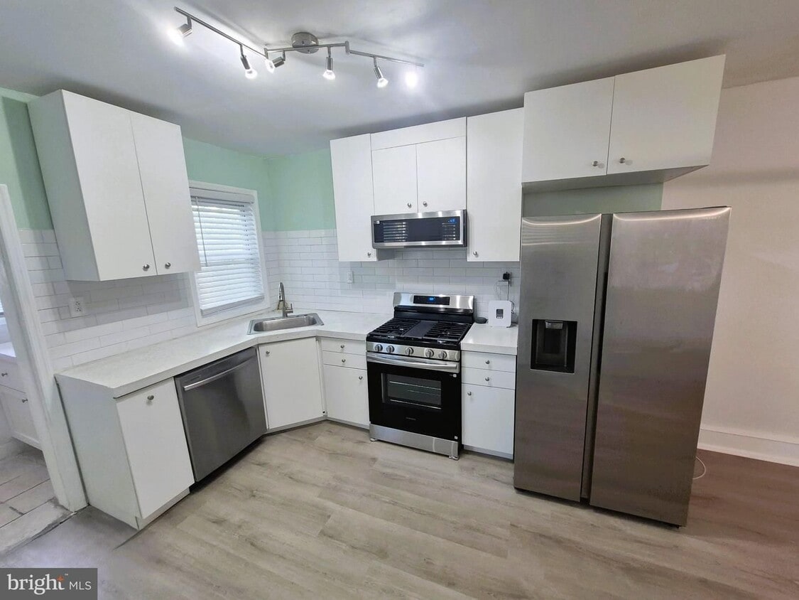 Freshly updated 3-bedroom, 1-bath home in Germantown - Freshly updated 3-bedroom, 1-bath home in Germantown