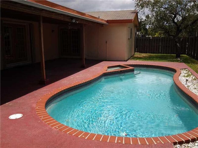 Foto del edificio - 9620 NW 42nd Ct