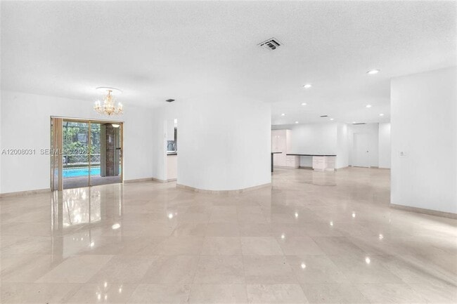Foto del edificio - 3441 N Hills Dr