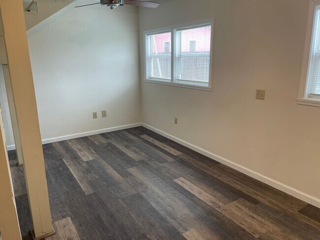 Building Photo - 621 Granada Cir
