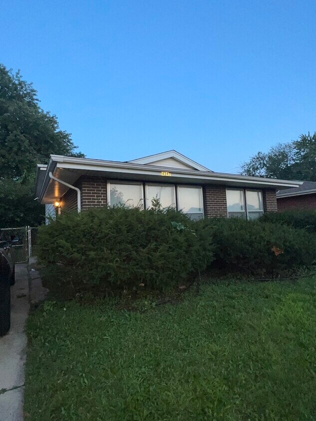 Primary Photo - 14245 Cottage Grove Ave