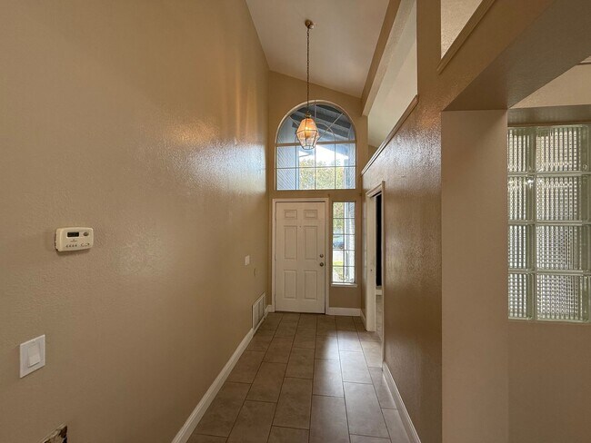 Building Photo - Updated two story home in Sylvan School Di...
