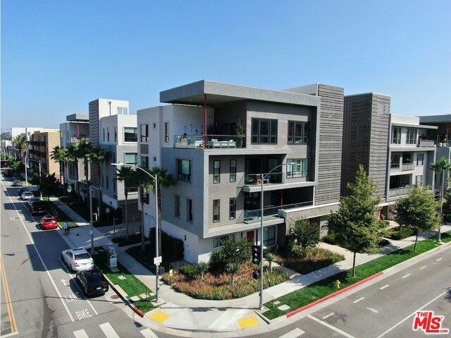 Building Photo - 12785 Bluff Creek Dr