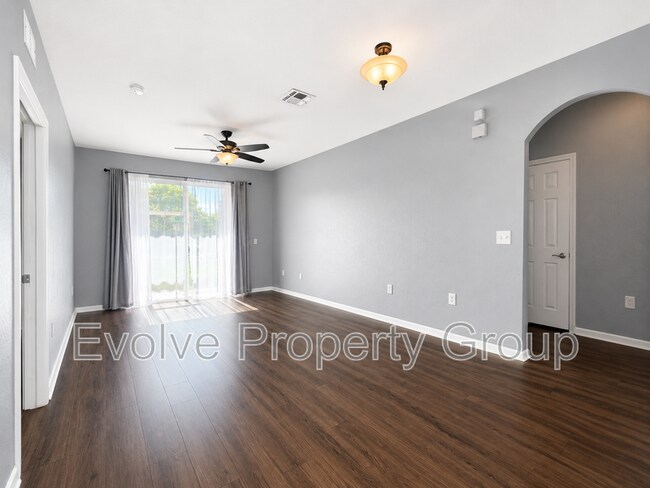 Foto del edificio - 8775 Sartori St