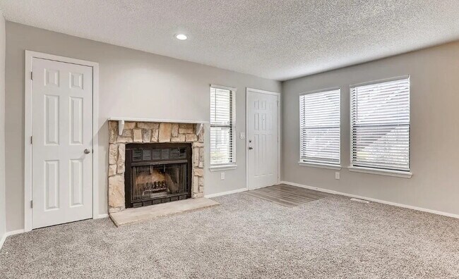 Building Photo - "Cozy 1-Bedroom Retreat with Granite Finis...
