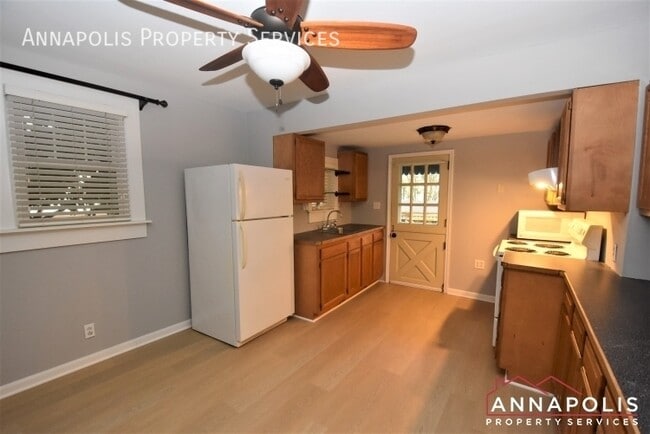 Building Photo - 401 giddings avenue