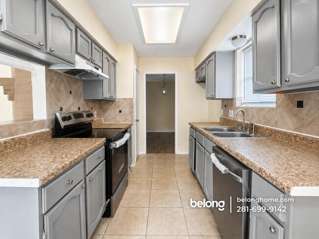 Building Photo - 10007 Rippling Fields Dr