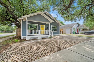 Building Photo - 4734 Bell St