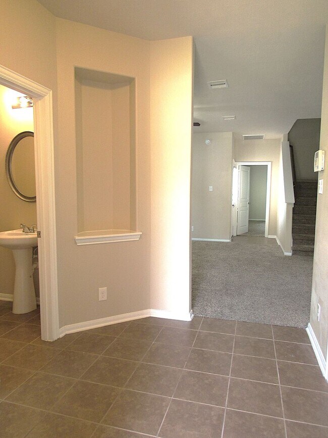 Foto del edificio - Spacious, modern and close to everything
