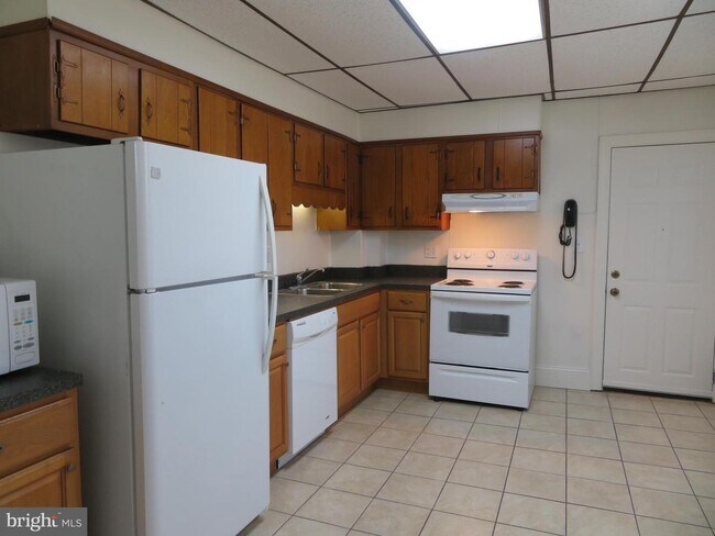 Building Photo - 401 E Patapsco Ave