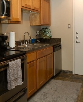 Cocina del monoambiente - 230 West Alabama Apartments
