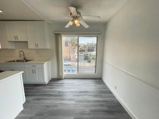 Building Photo - 213 N Alexandria Ave