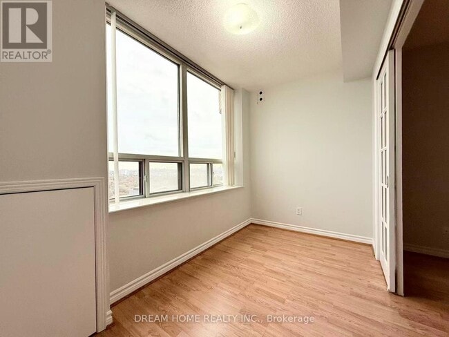 Building Photo - 115 Omni Dr