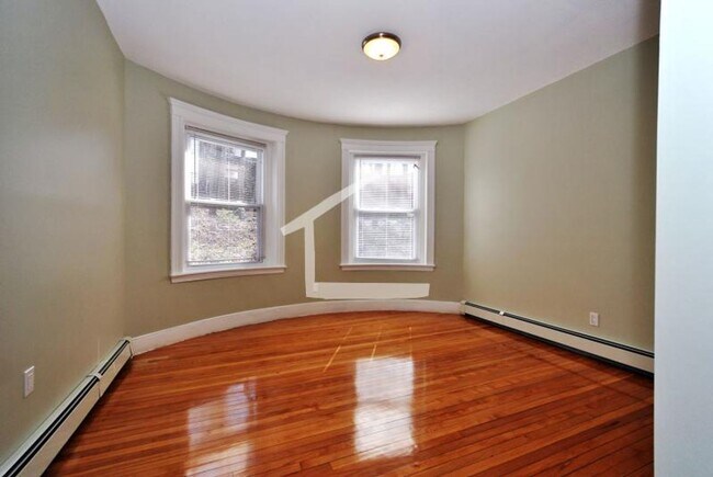 Building Photo - Washington Square Area. Fully Renovated. P...