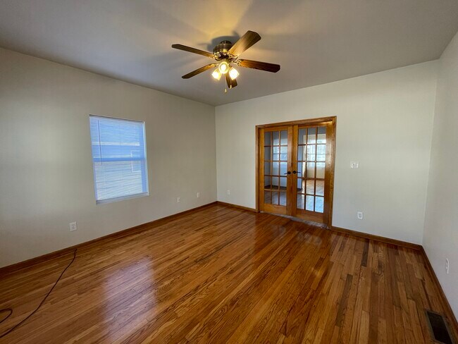 Foto del edificio - 914 E Normal St