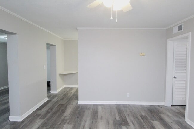 Building Photo - Move-In Ready 3-Bed Home with New Flooring...