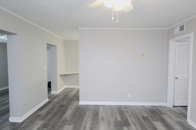 Foto del edificio - Move-In Ready 3-Bed Home with New Flooring...
