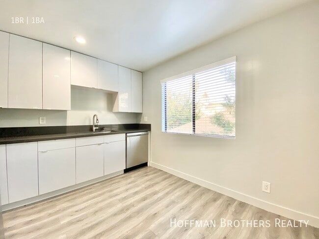 Foto del edificio - 1535 N Kenmore Ave