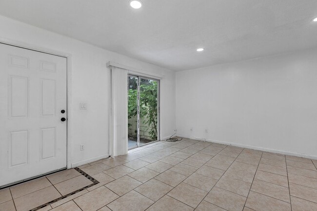 Foto del edificio - Freshly Updated 2-Bedroom Home with Stainless Steel Appliances & Private Patio – Ocala, FL