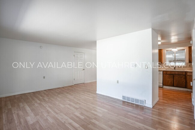 Building Photo - 547 N 1120 E