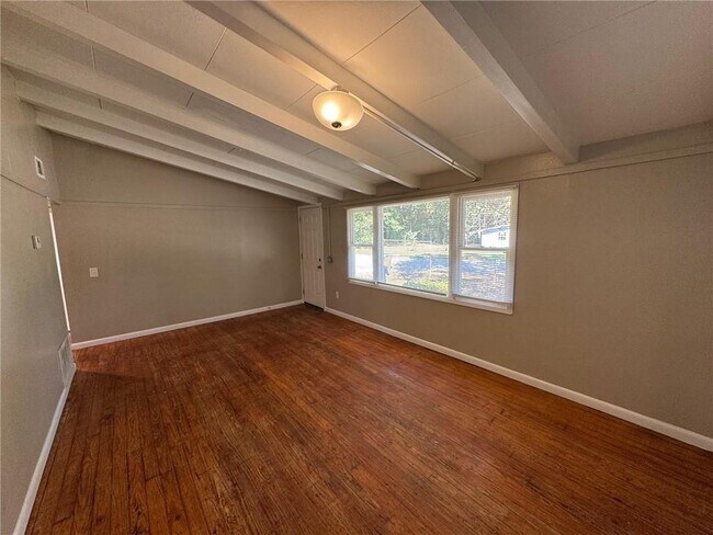 Foto del edificio - 4051 Pringle Dr