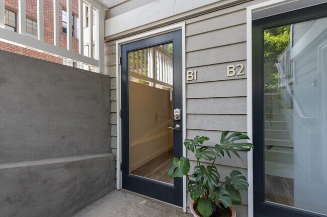 Foto del edificio - Newly Renovated 1 Bedroom Apartment in Hea...