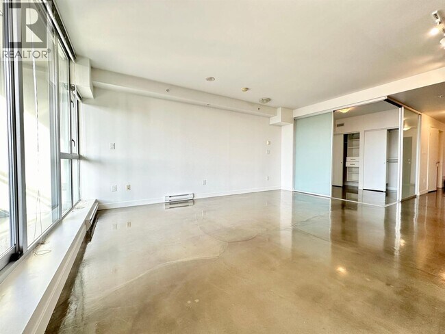 Building Photo - 221 Union St