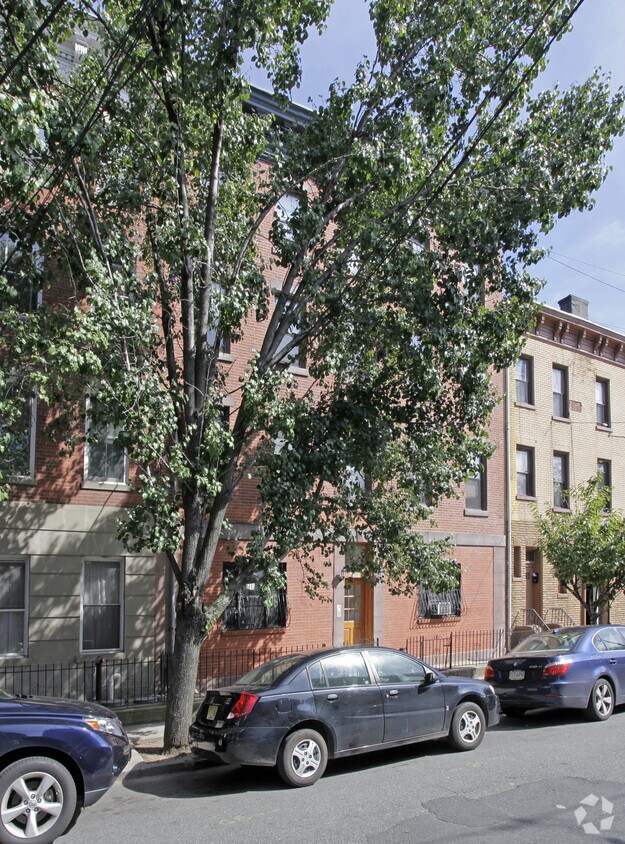 Building Photo - 112-114 Coles St