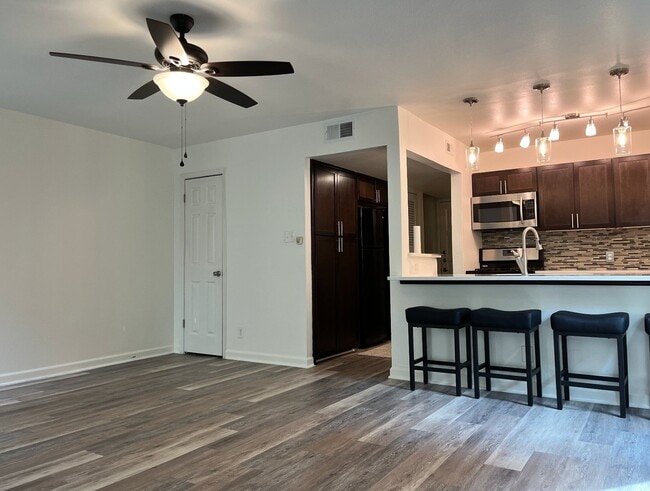 Foto del edificio - 3431 N Hills Dr