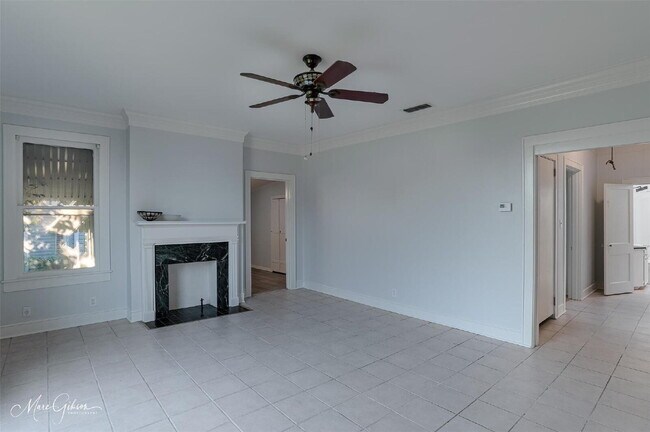 Foto del edificio - "Charming 3-Bed Oasis with Granite Touches & Hardwood Elegance in Bossier City!"