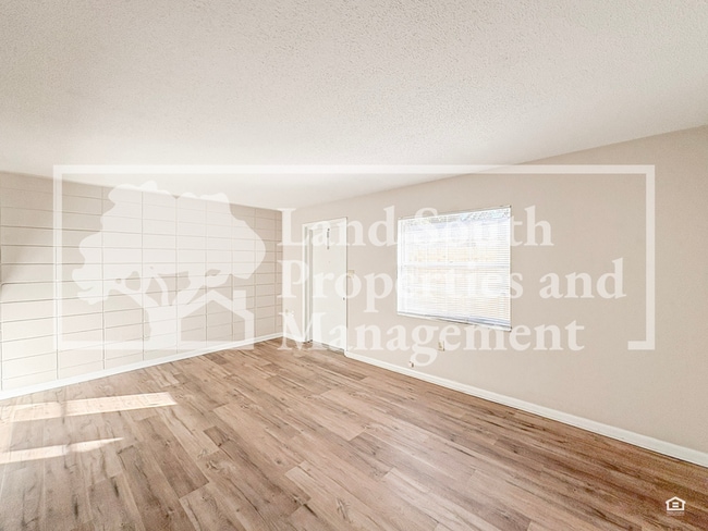 Foto del edificio - 817 W Carole St