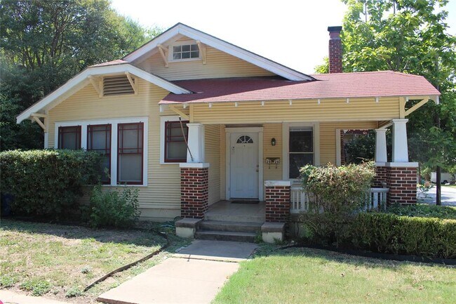 Building Photo - 2826 Salado St