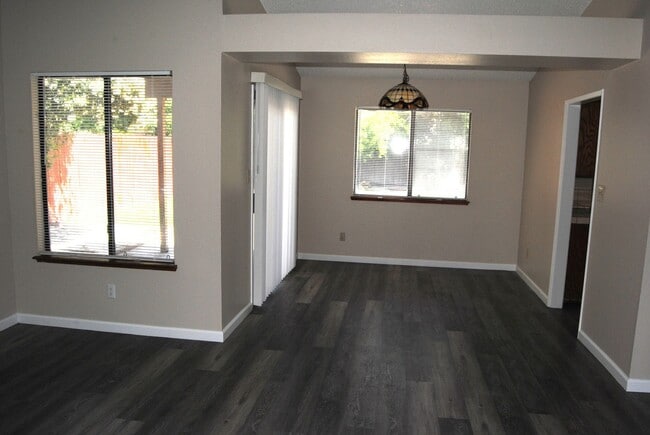 Foto del edificio - 4620 Gorbett Ln