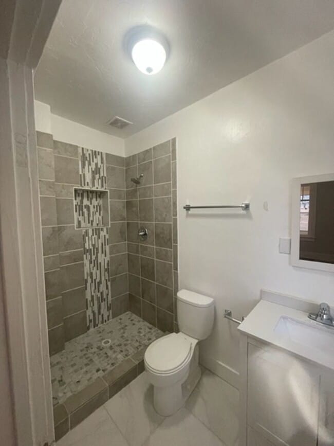Foto del edificio - Adorable West Side Bungalow