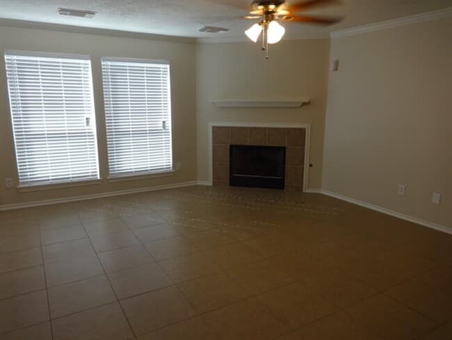 Building Photo - 4118 Seminole Dr