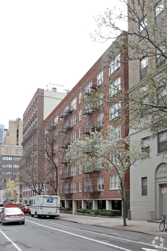 Primary Photo - Chelsea Townhouse