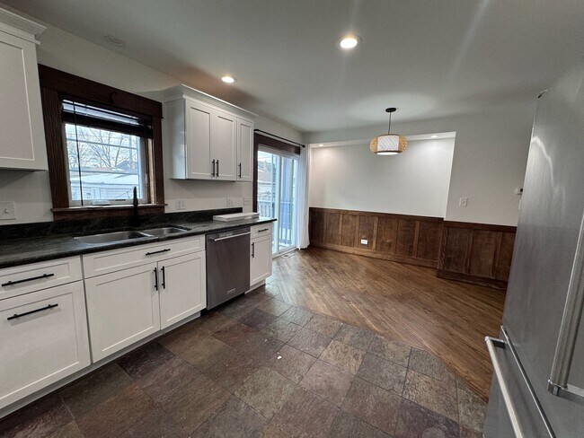 Building Photo - 754 Spring Rd