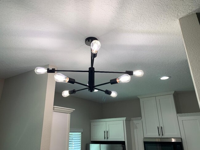 Foto del edificio - 7437 Mead Dr